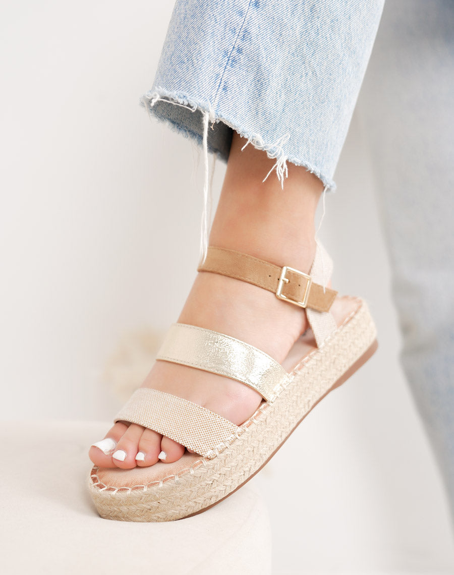 Sandale femme beige élégante à plateforme en osier et détail doré