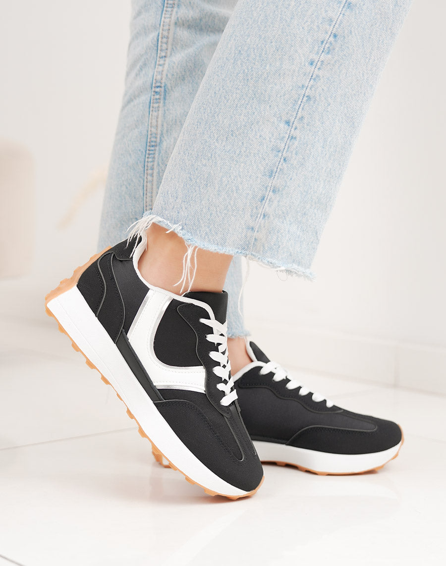 Basket femme noire tendance à empiècements blanc et argenté avec plateforme blanche