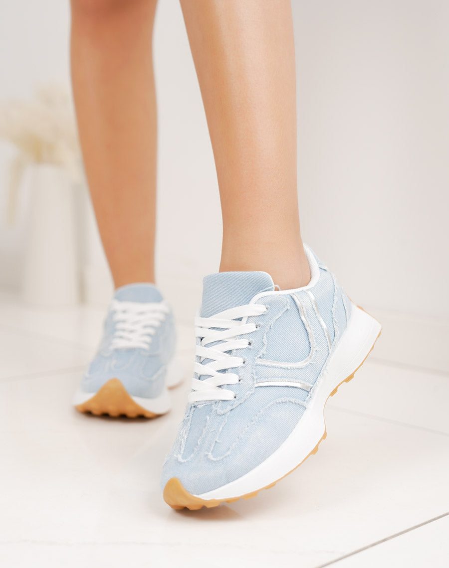 Basket femme jean bleue tendance à empiècements argentés et plateforme blanche