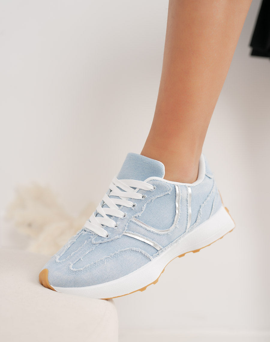 Basket femme jean bleue tendance à empiècements argentés et plateforme blanche