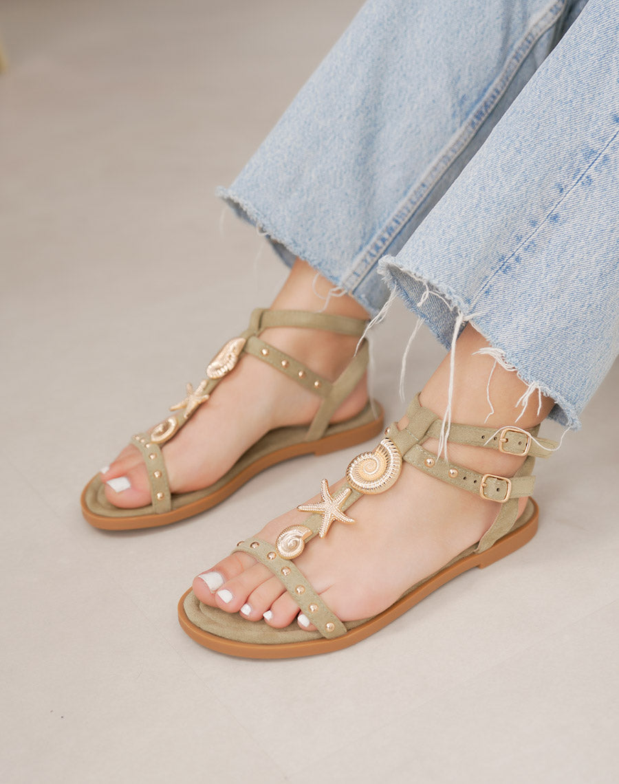 Sandale femme vert kaki élégante en suédine à détails bijoux dorés et double lanière