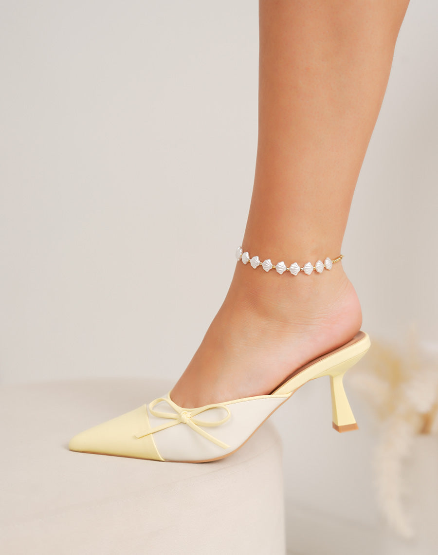 Escarpins femme beige et jaune – à bout pointu vernis avec nœud élégant