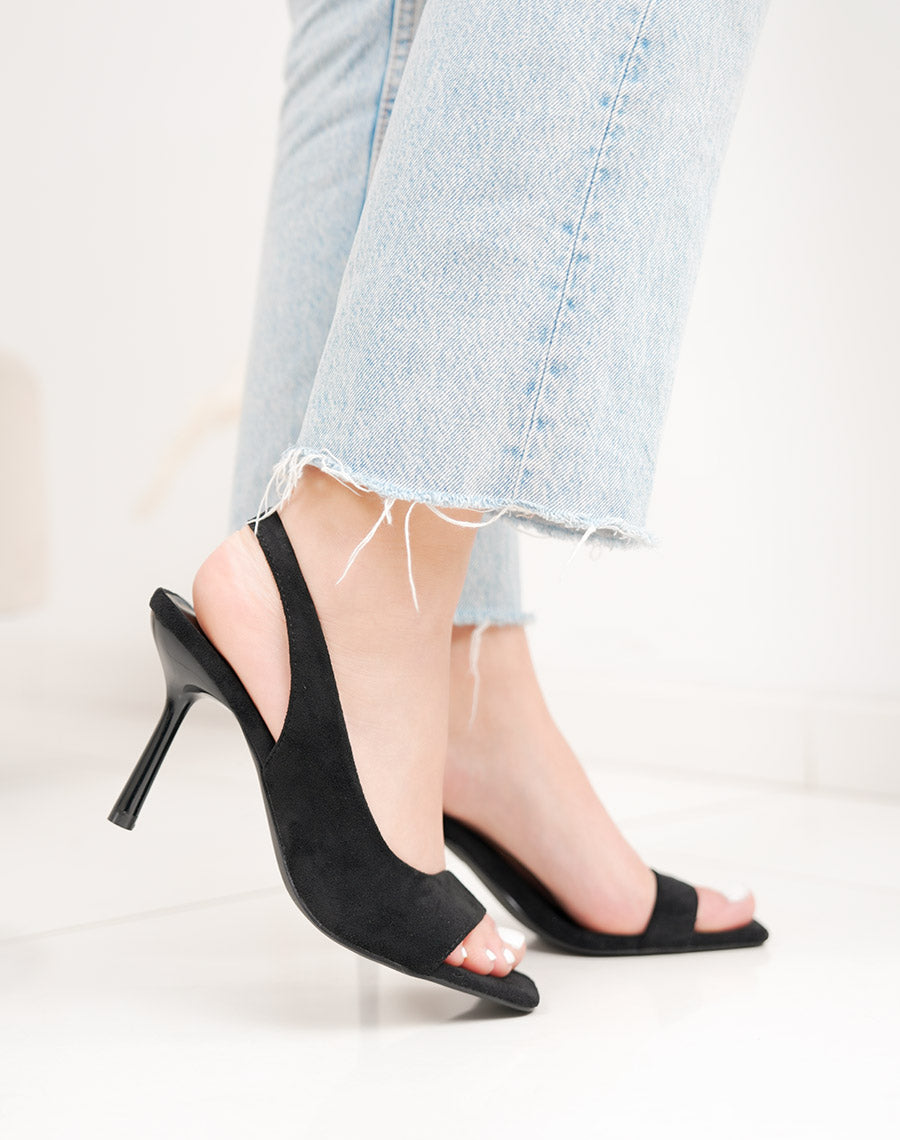 Sandale femme noire élégante en suédine à talon aiguille et coupe asymétrique