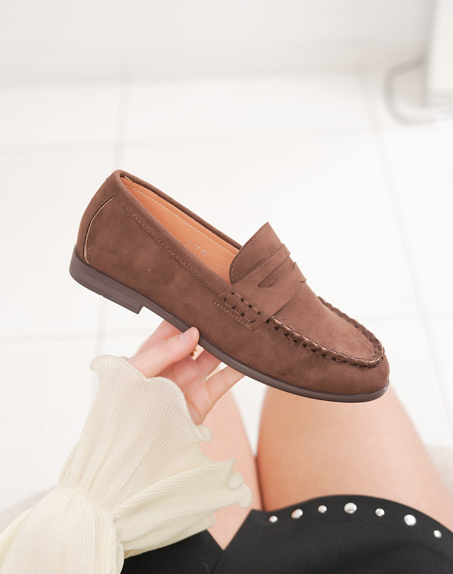 Mocassins femme en suédine marron plats avec couture tressée