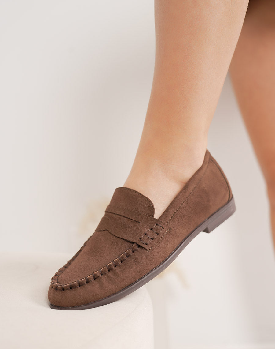 Mocassins femme en suédine marron plats avec couture tressée