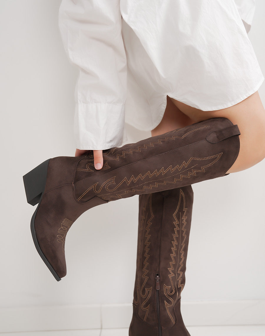 Bottes santiags femme marron en suédine brodée avec talon de 7cm