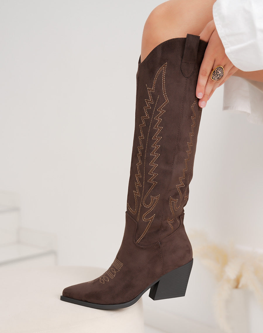 Bottes santiags femme marron en suédine brodée avec talon de 7cm