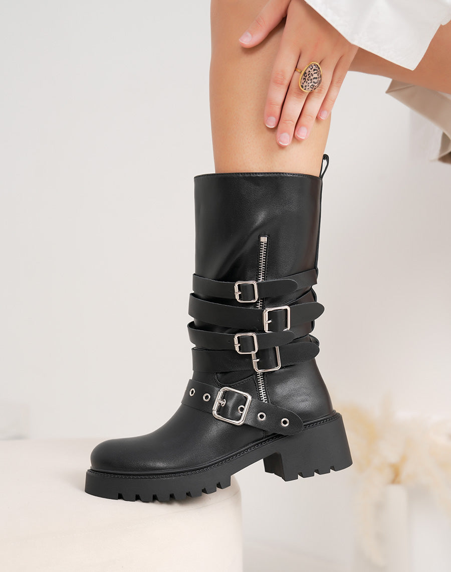 Bottines femme noires à brides argentées tendance avec semelle crantée