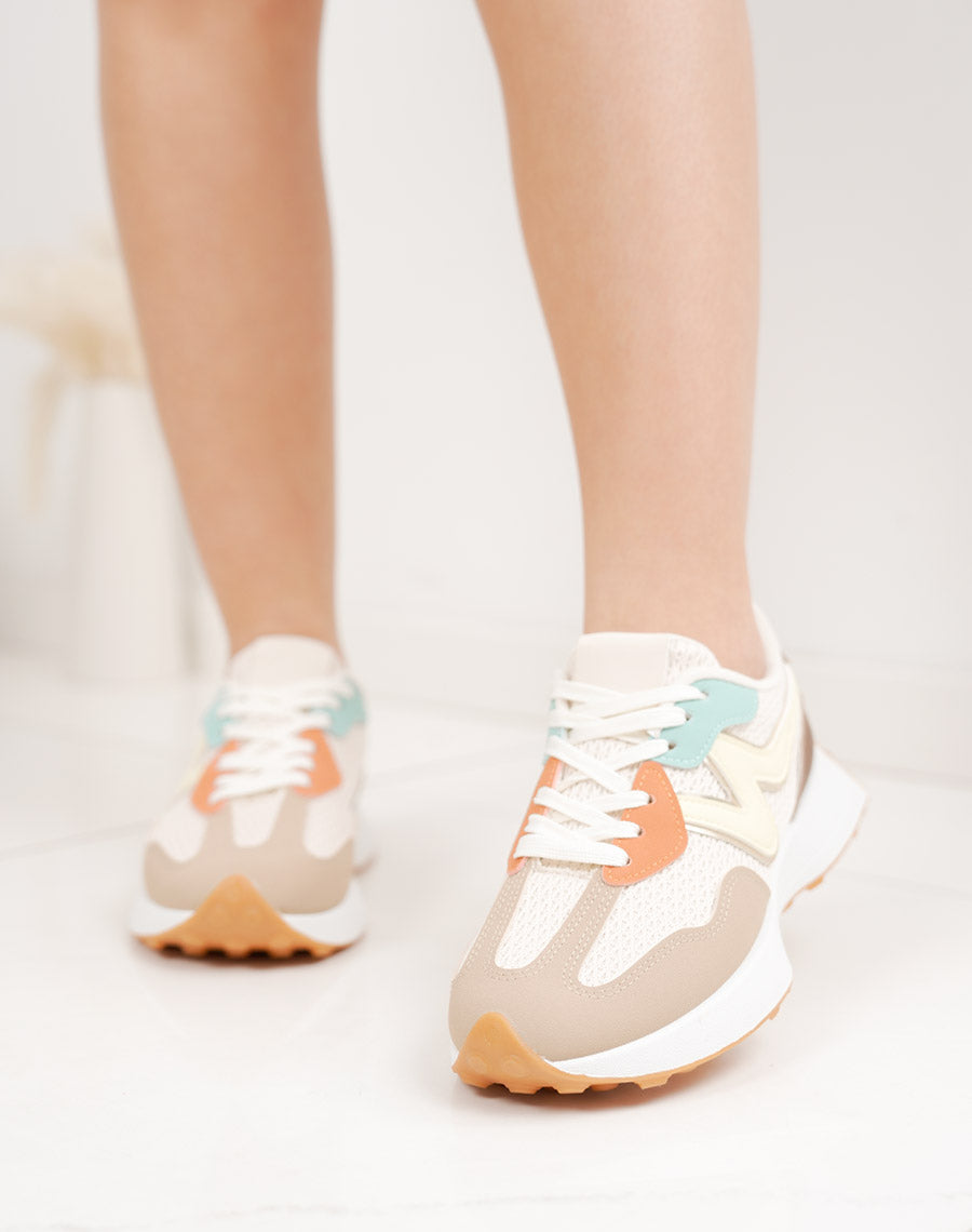 Basket femme multicolore tendance à lacets blancs avec empiècements colorés
