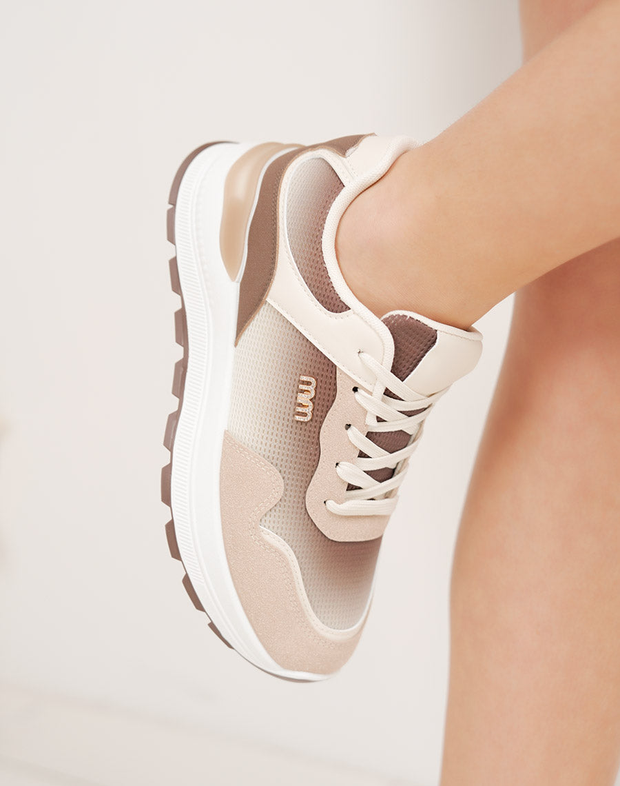 Baskets femme beige à empiècements marron et blancs avec détail bijou