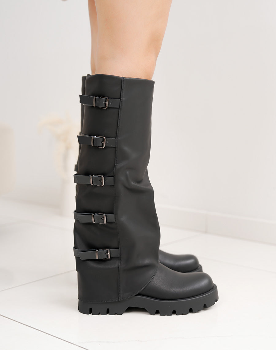 Bottes femme noires tendance à lanières et semelle crantée