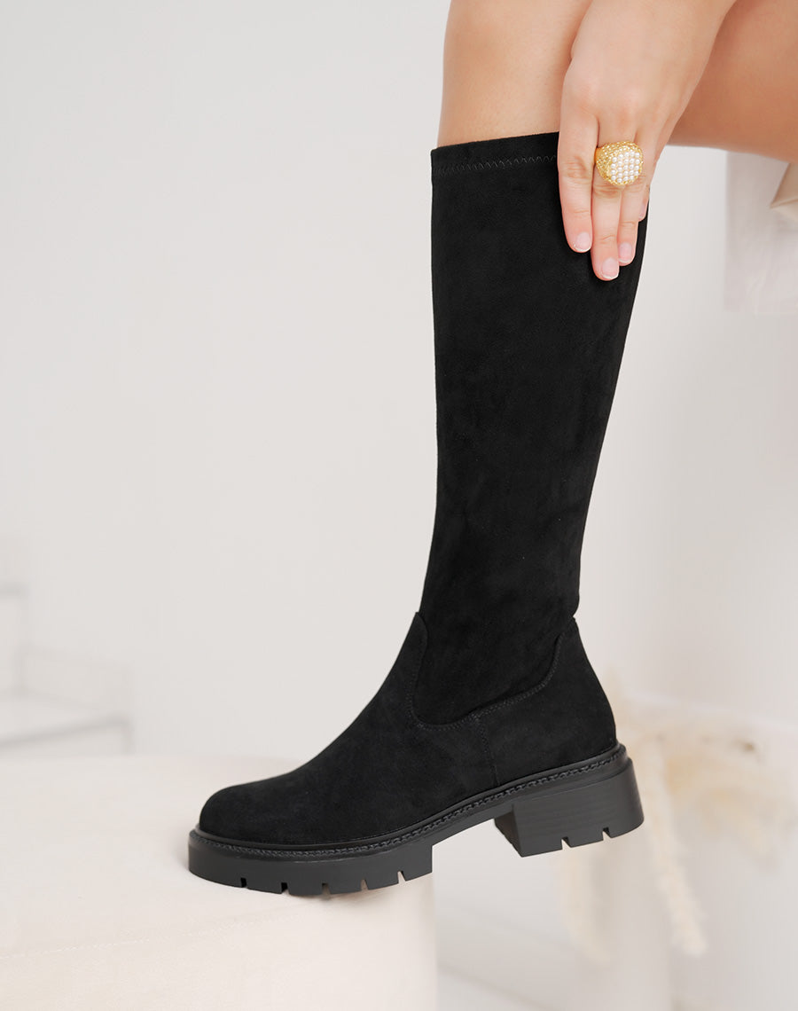 Botte femme noire en suédine effet chaussette à petit talon et bout rond