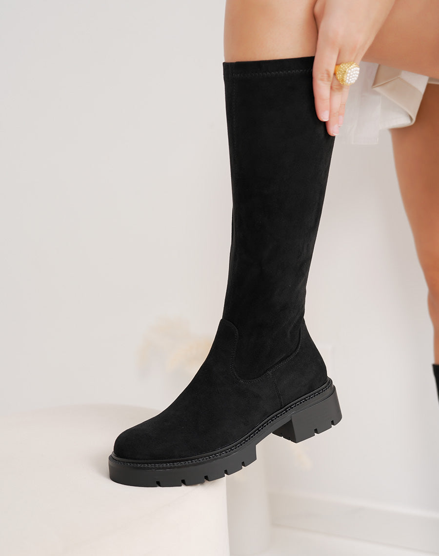 Botte femme noire en suédine effet chaussette à petit talon et bout rond