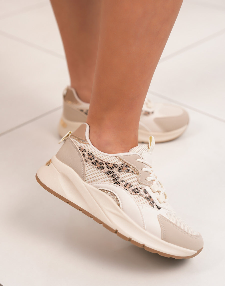 Baskets femme beige tendance avec imprimé léopard et détails dorés