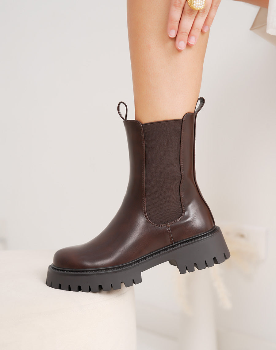 Bottine femme marron Chelsea à semelle crantée épaisse et talon stable