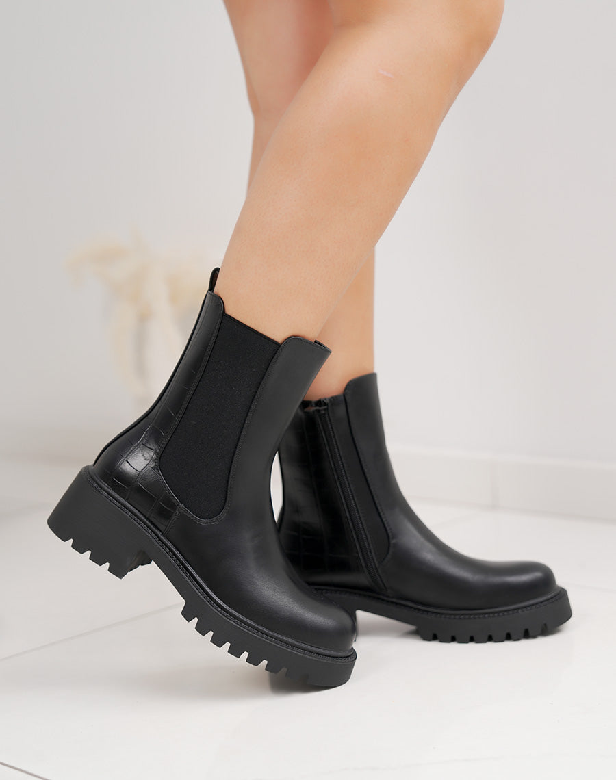Bottines femme noires style chelsea tendance avec détail croco et semelle crantée