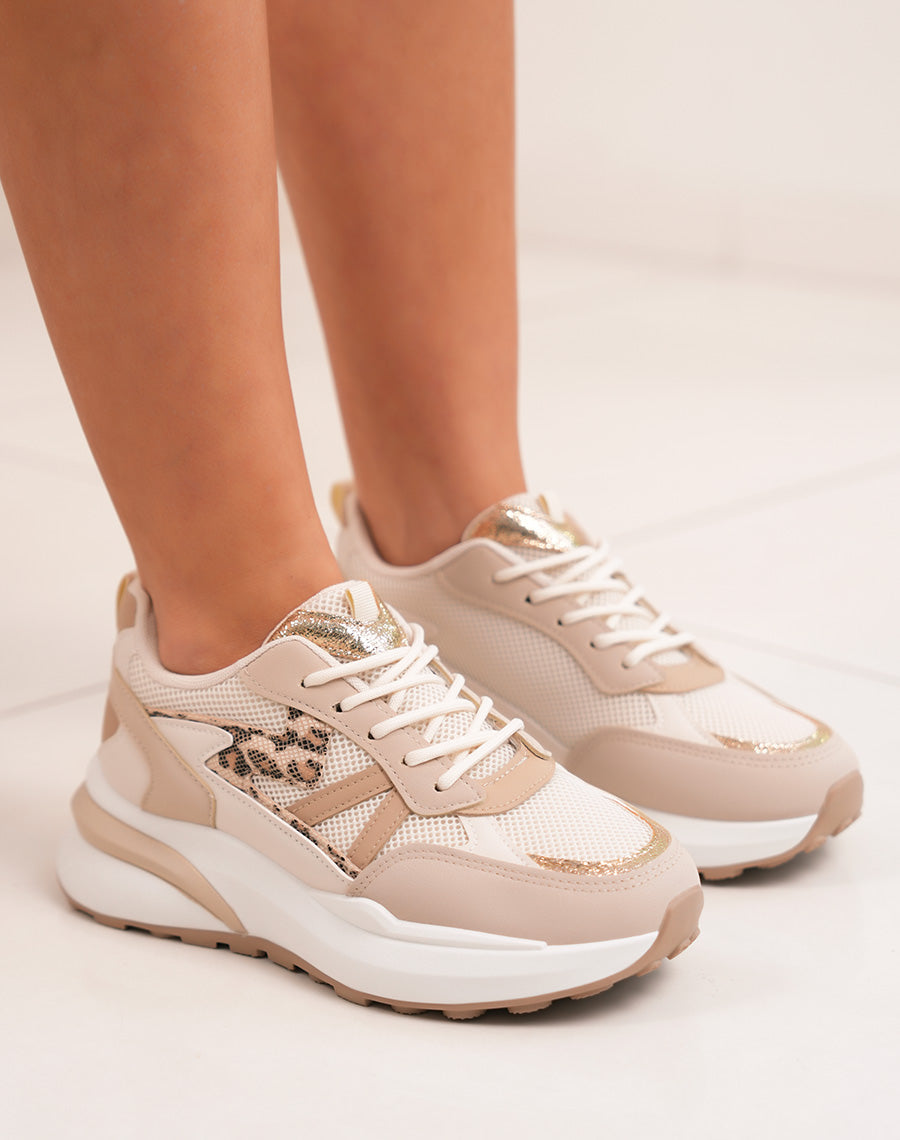 Baskets femme beiges tendance avec touches dorées et semelle crantée