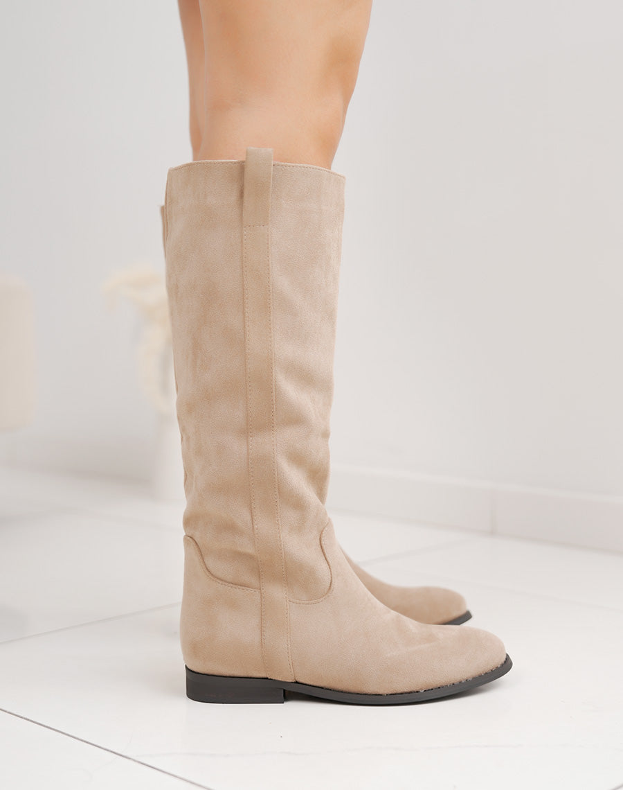 Bottes femme beige en suédine à petit talon élégantes et confortables