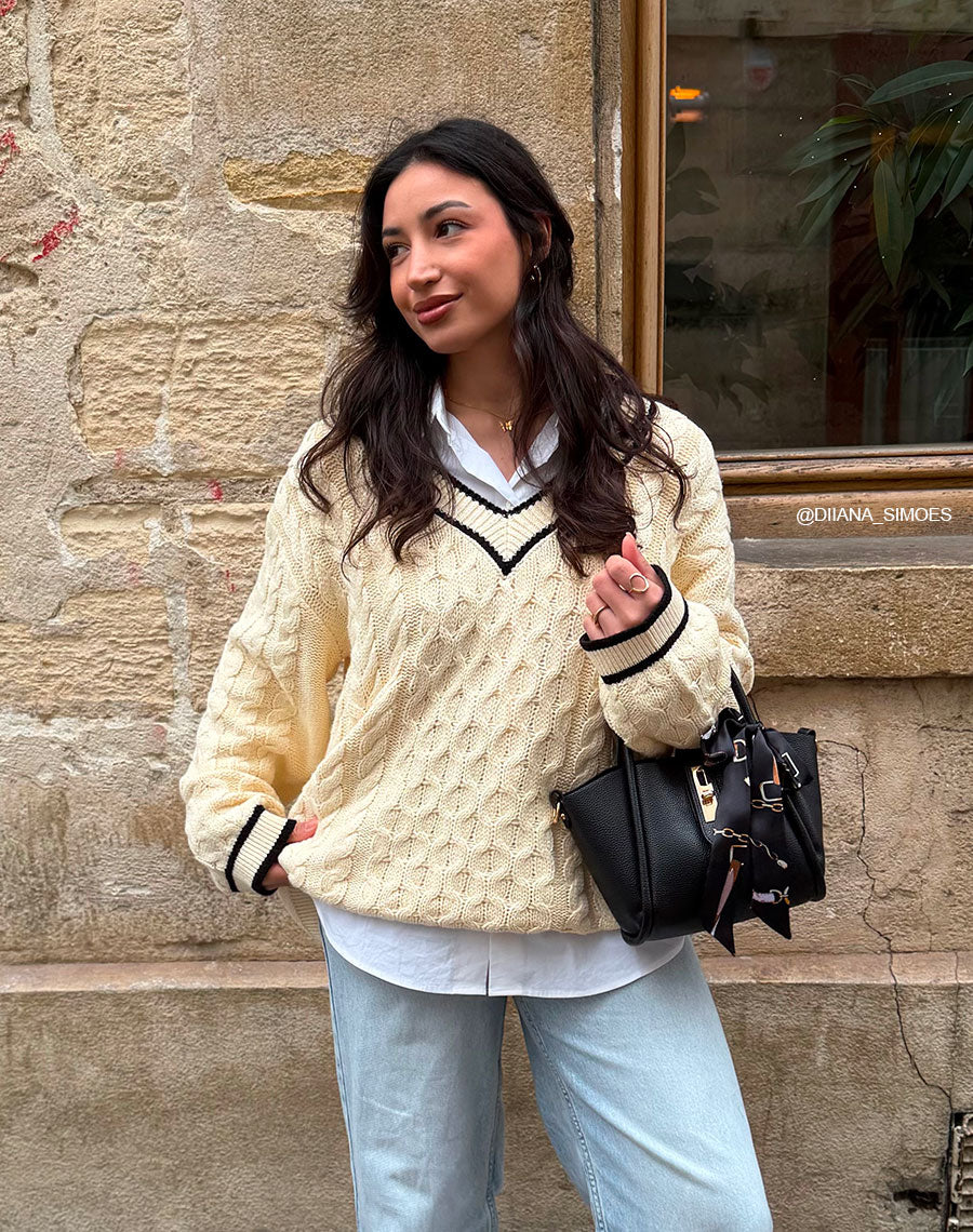 Sac à main femme noir grainé élégant avec fermeture dorée et foulard noué