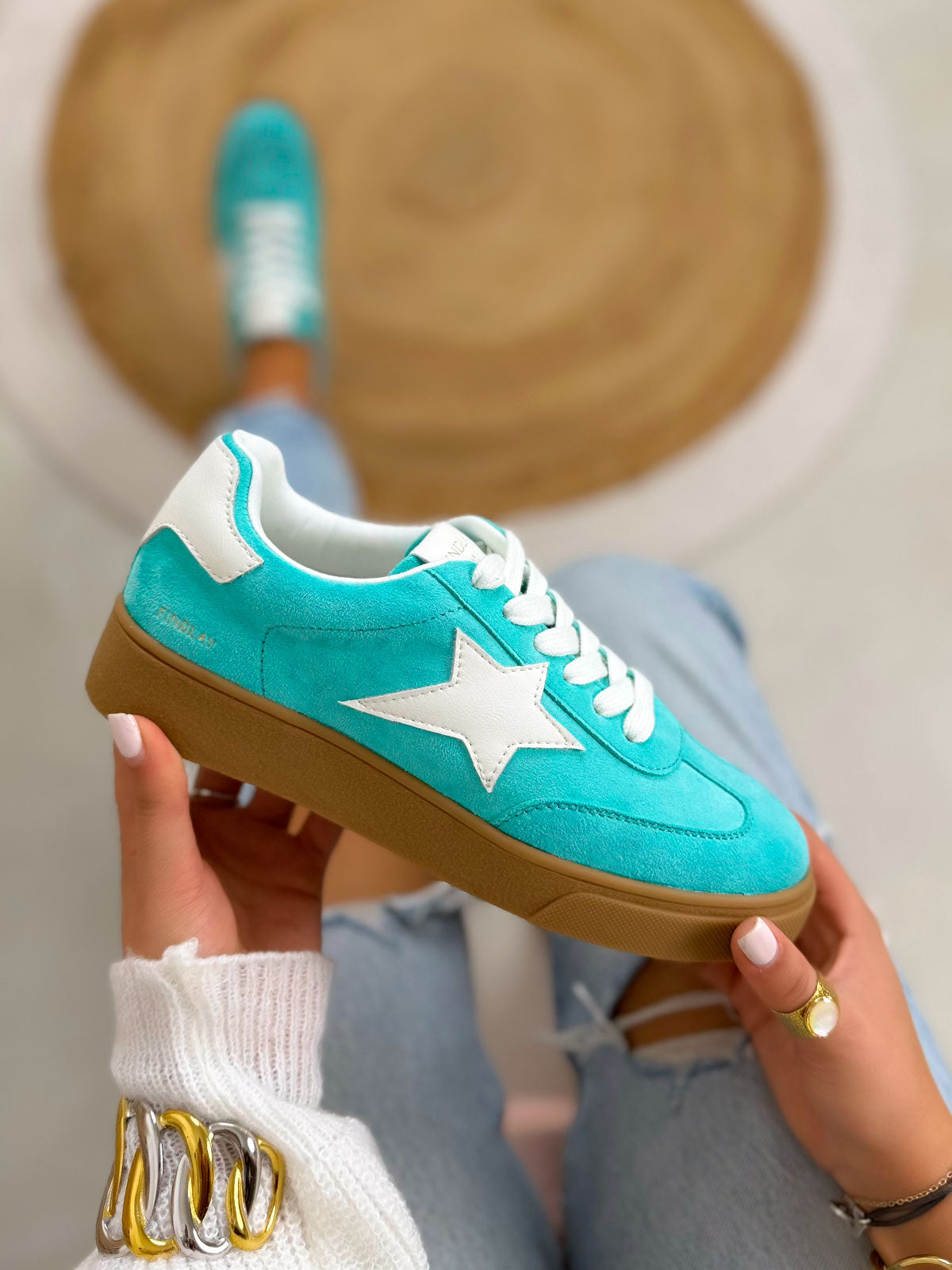 Basket femme bleu turquoise tendance en suédine avec étoile blanche et semelle plate