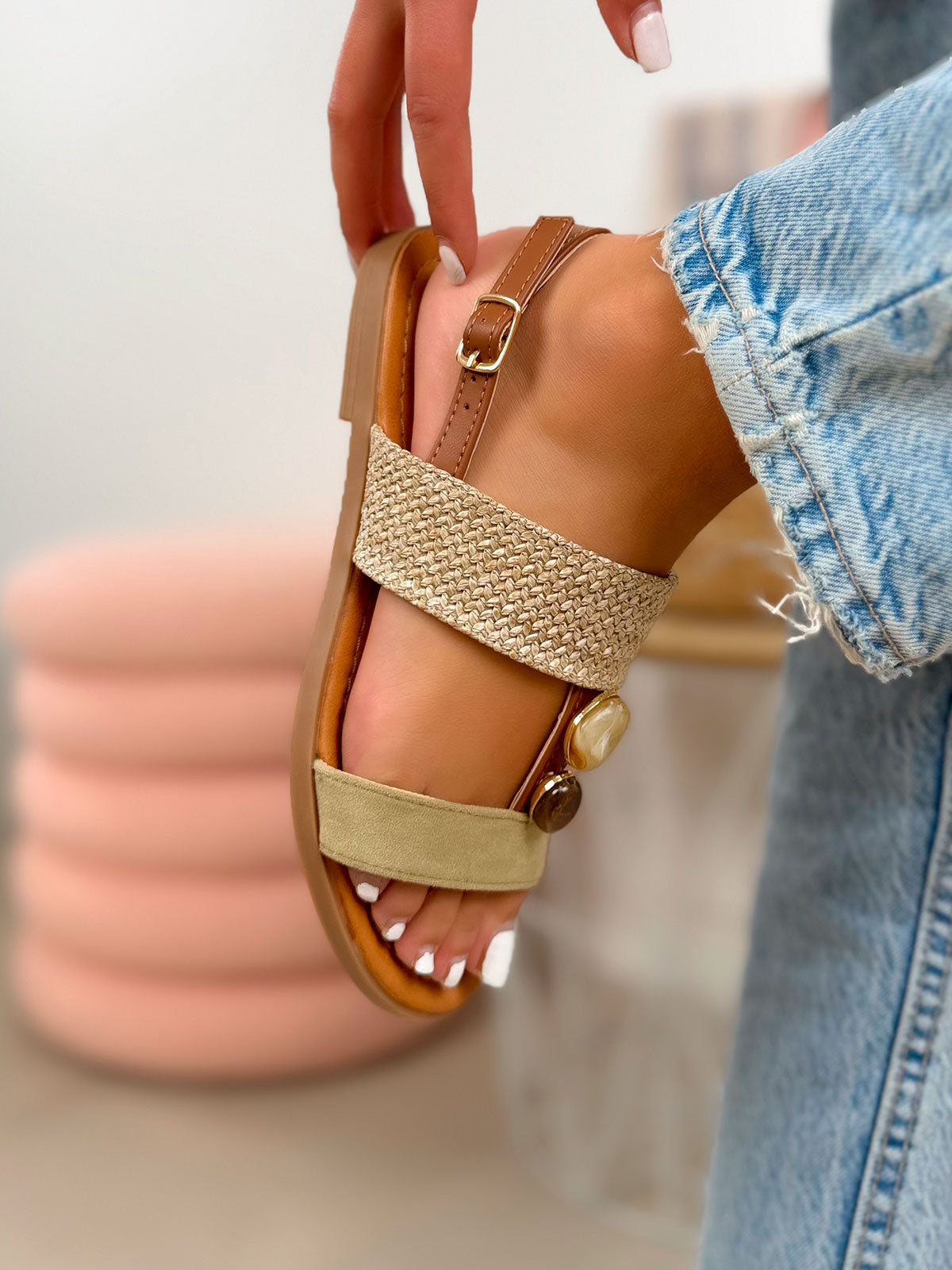 Nu-pieds femme kaki bohèmes à brides avec osier et perles naturelles élégantes