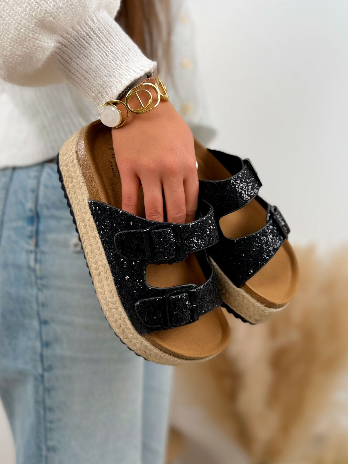 Mule femme noire pailletée tendance à double brides avec boucles et semelle effet osier