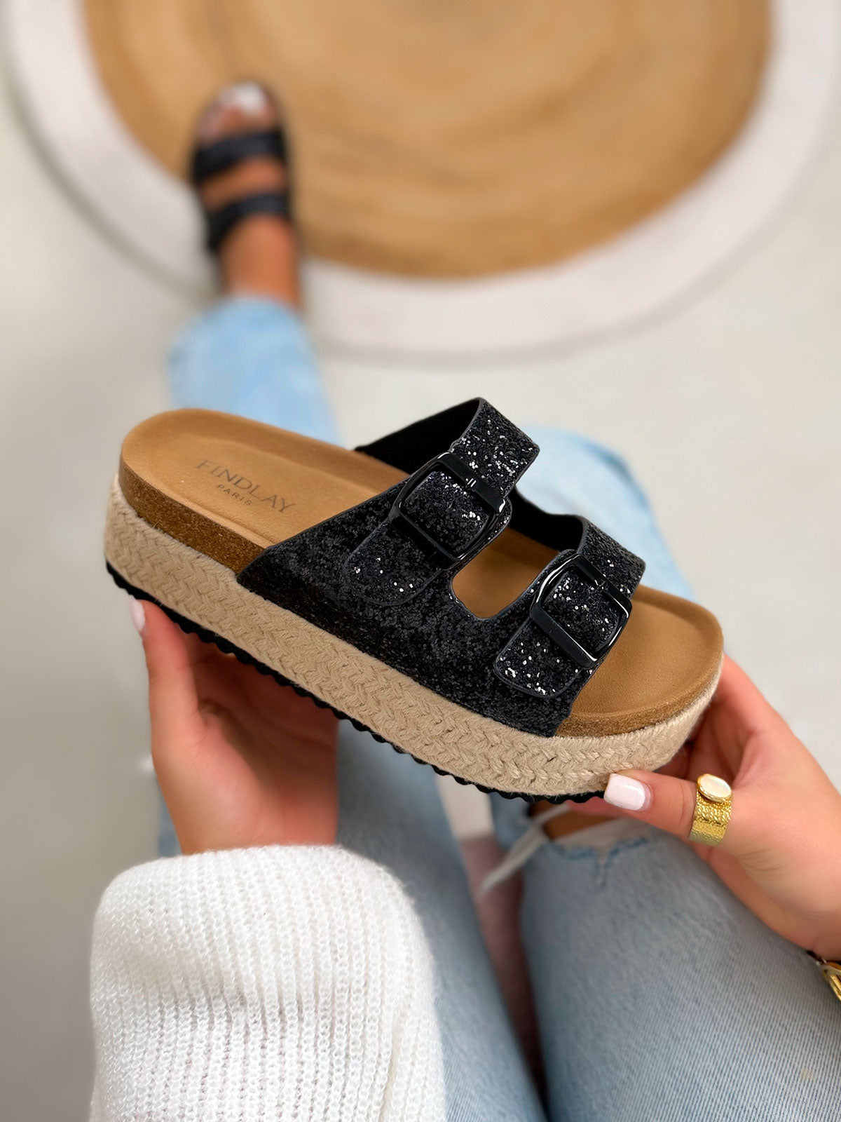 Mule femme noire pailletée tendance à double brides avec boucles et semelle effet osier