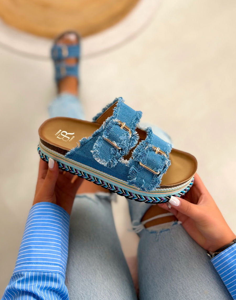 Mules femme bleu clair tendance en jean avec double bride et plateforme tressée