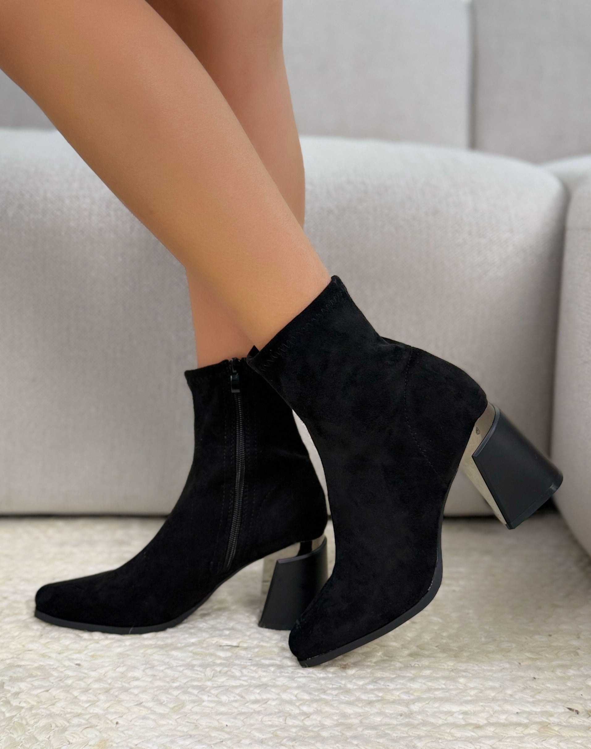Bottine femme noire en suédine effet chaussette avec talon épais bi-matière élégant