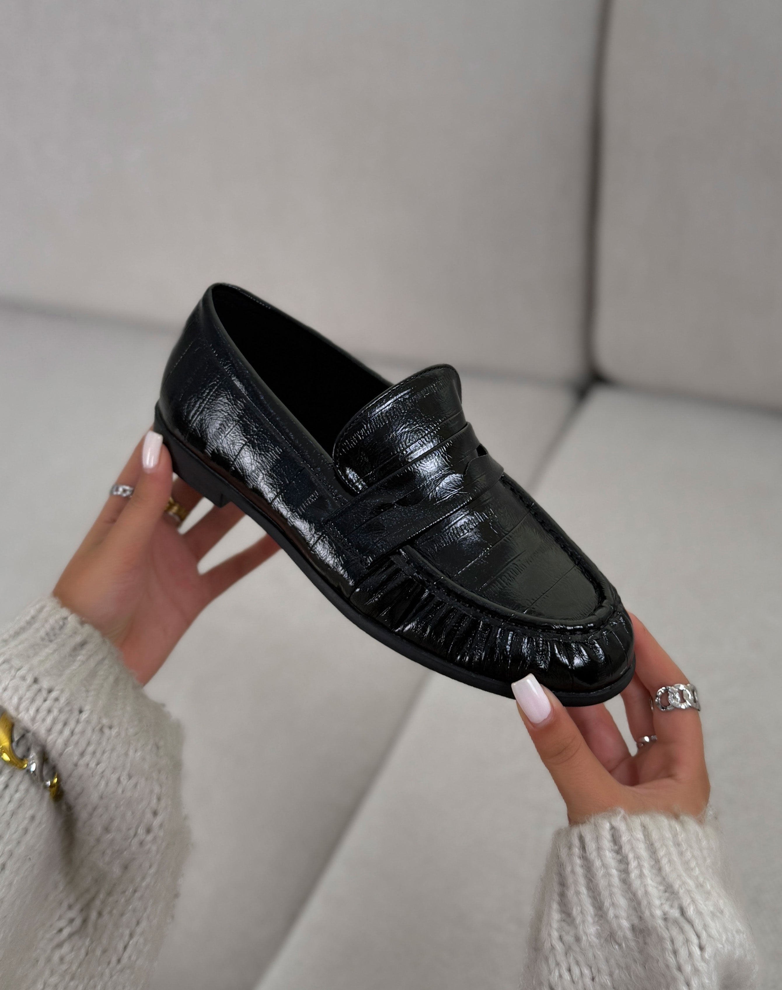 Mocassin femme noir verni tendance à bout plissé élégant