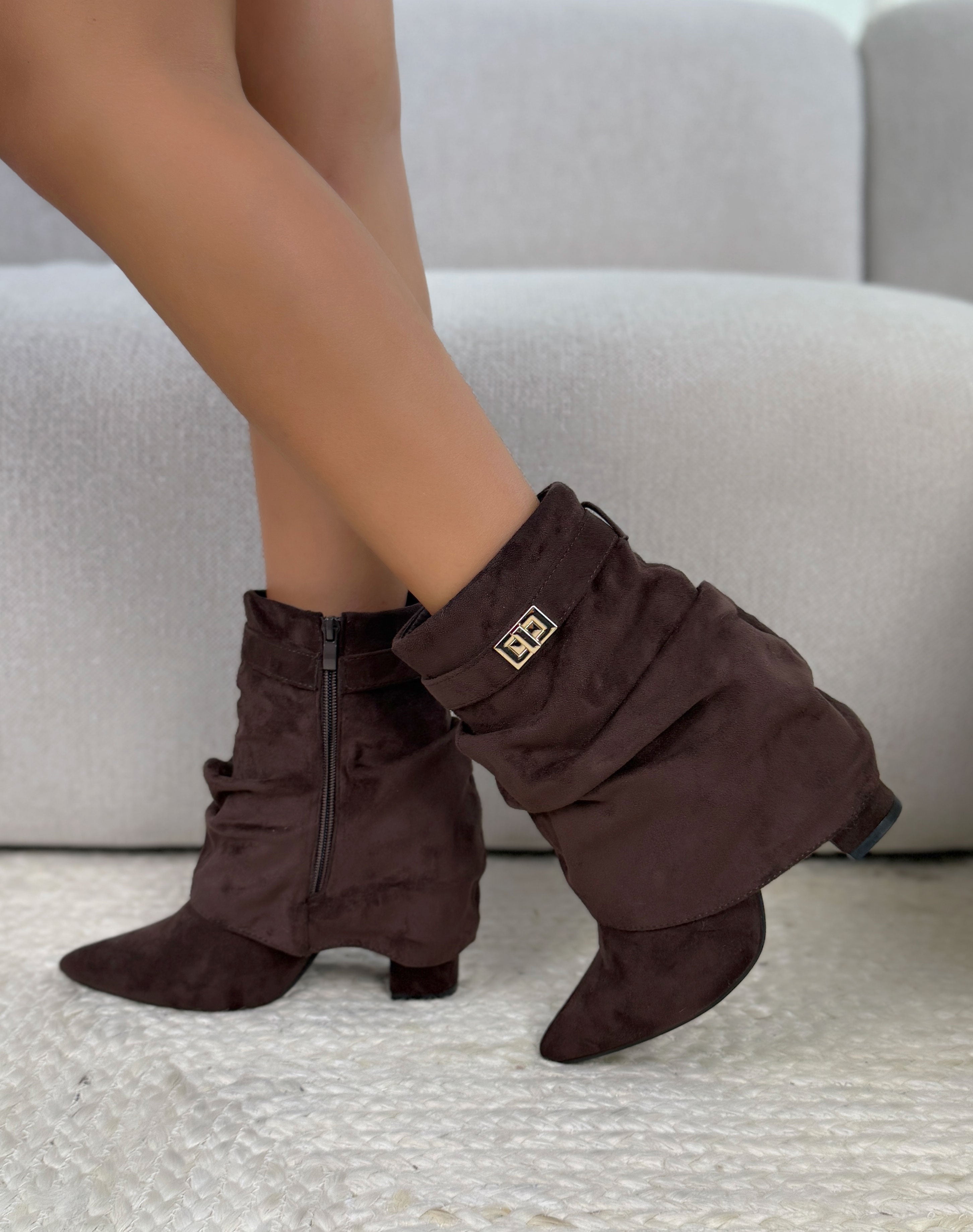 Bottines femme marron élégantes en suédine plissée à talon haut épais