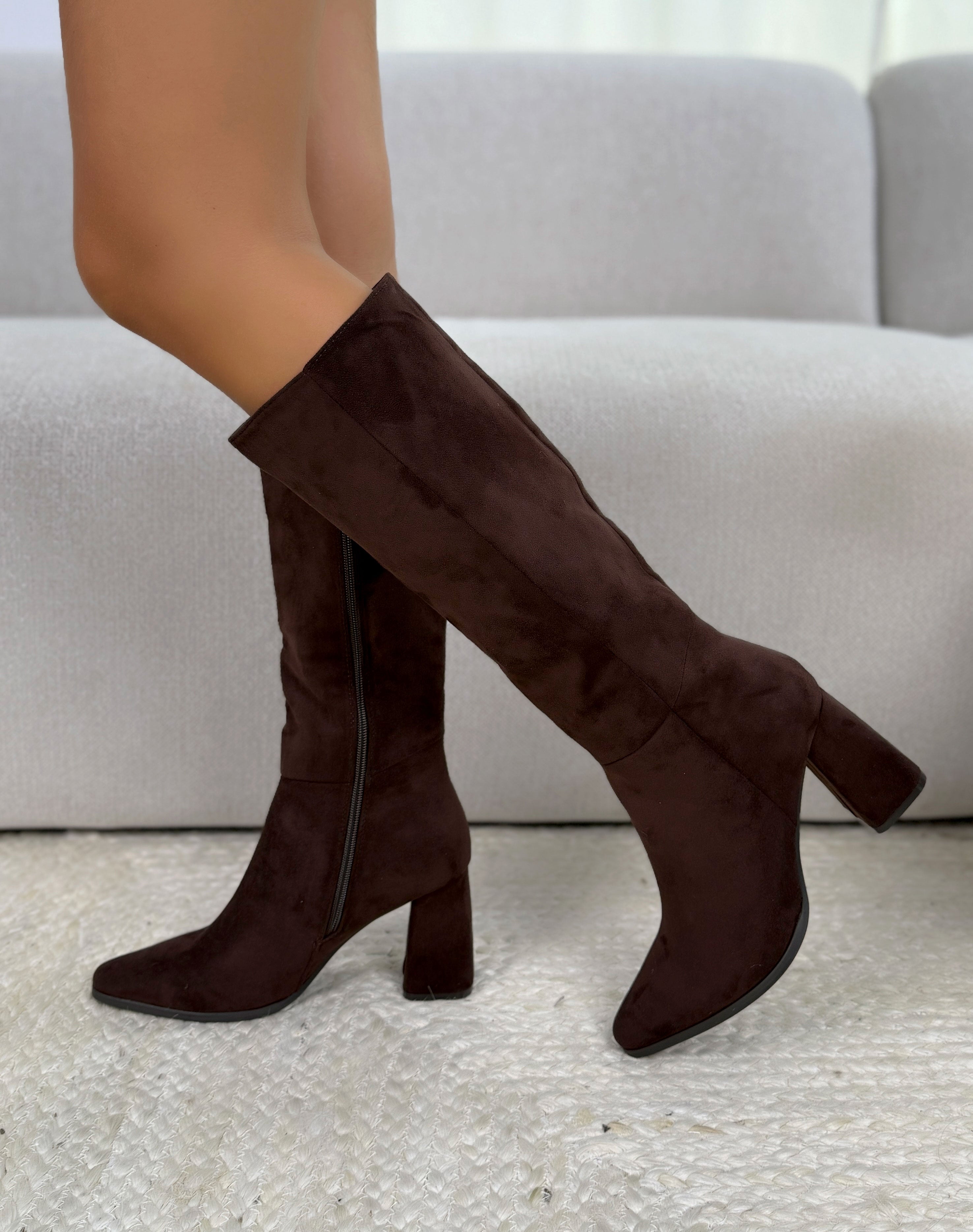 Bottes femme marron élégantes en suédine à bout pointu et talon épais carré
