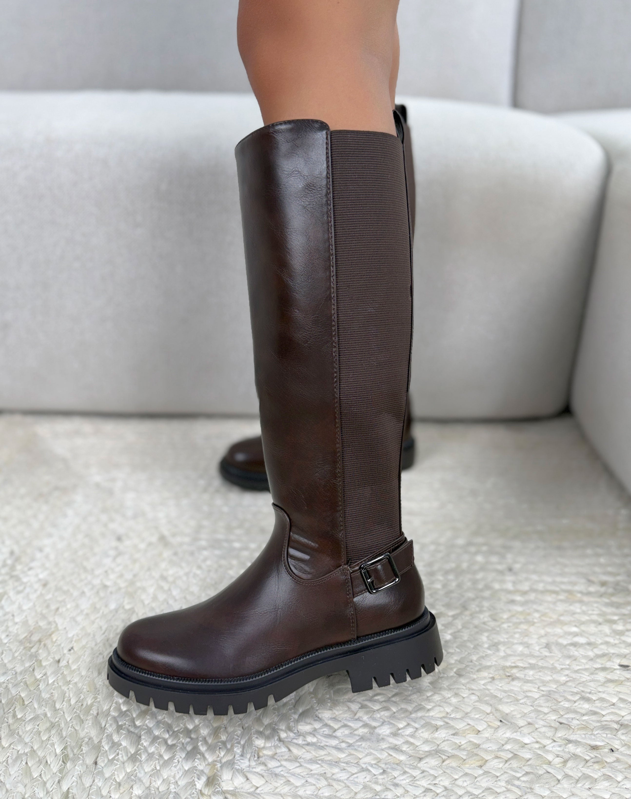 Bottes femme marron tendance à tige élastique avec semelle crantée