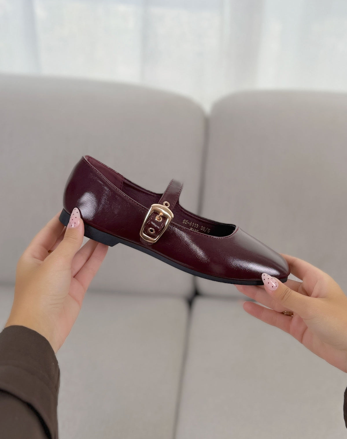 Ballerines femme bordeaux élégantes avec bride ajustable et boucle dorée