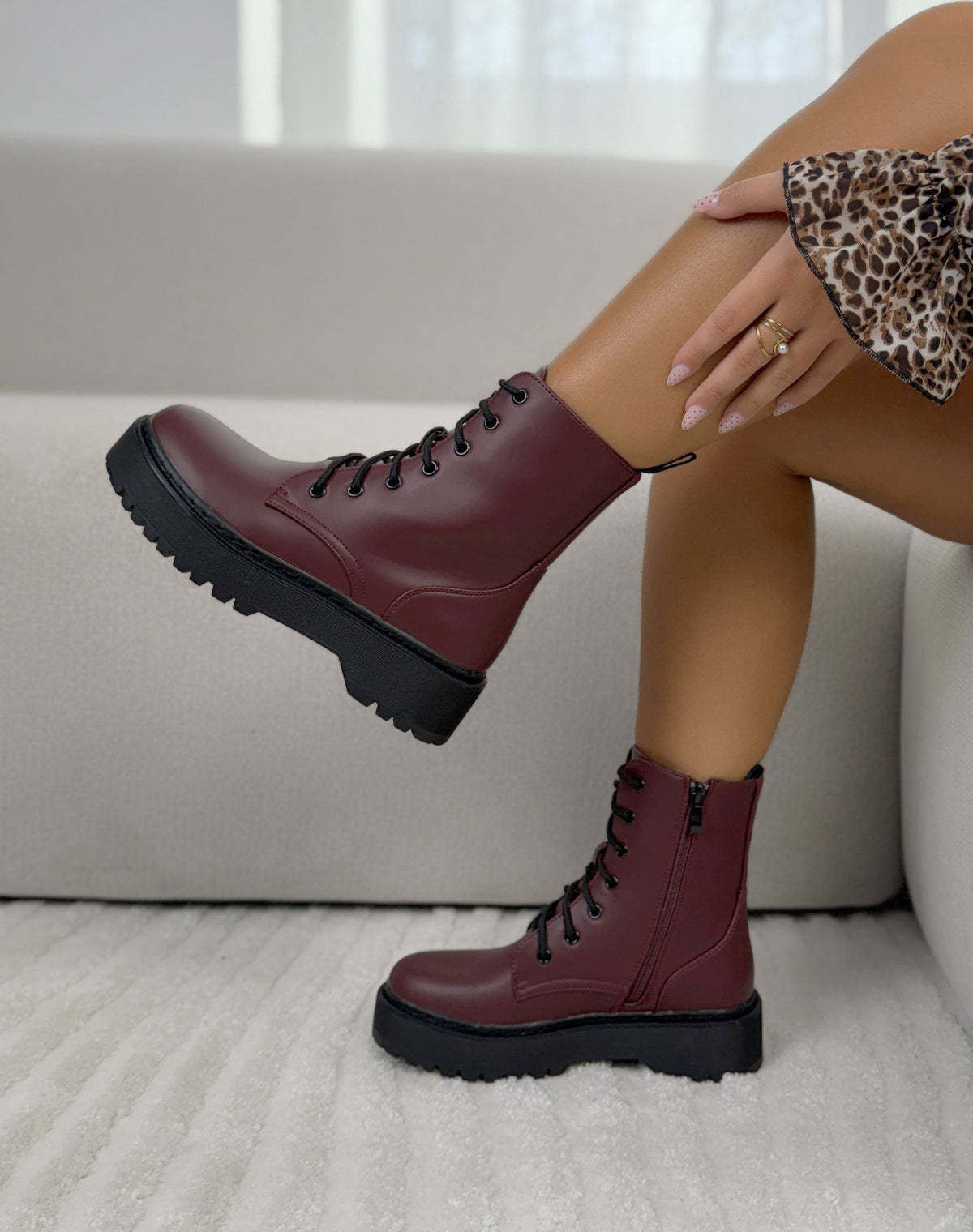 Bottines femme bordeaux tendance à lacets et plateforme noire épaisse
