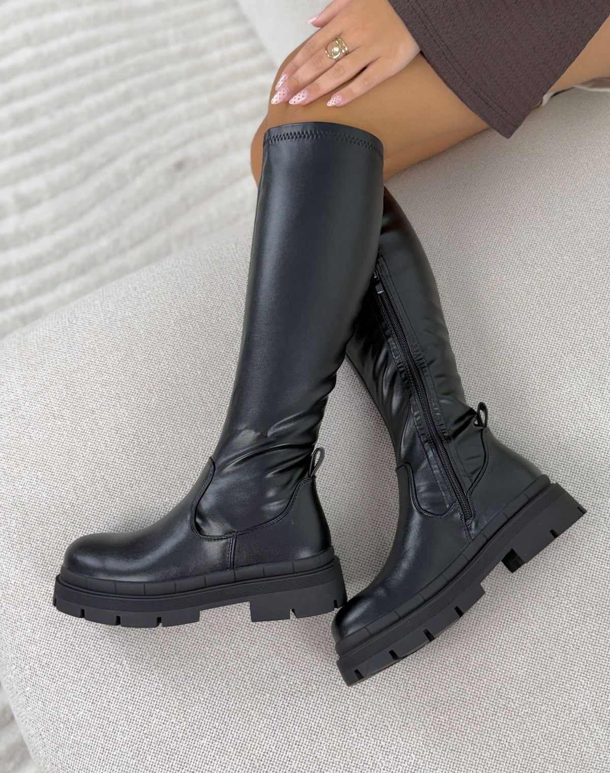 Bottes femme noires tendance effet chaussette à plateforme crantée
