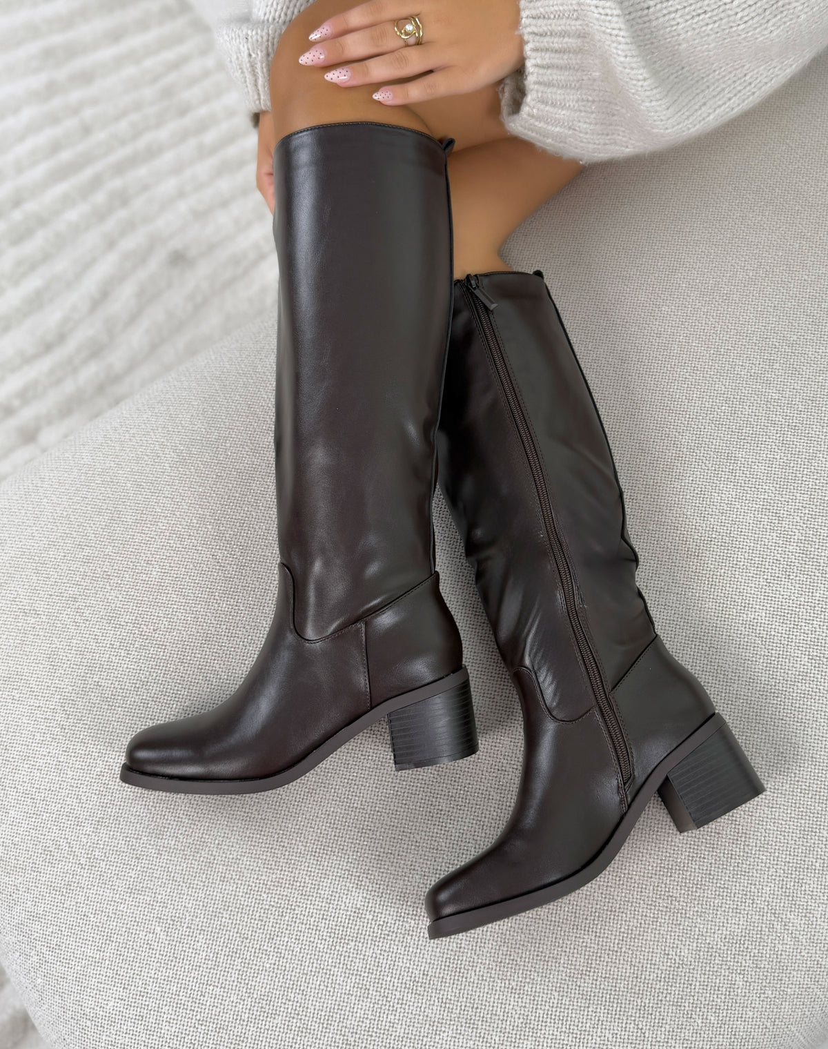 Bottes femme marron élégantes à talon épais et bout rond