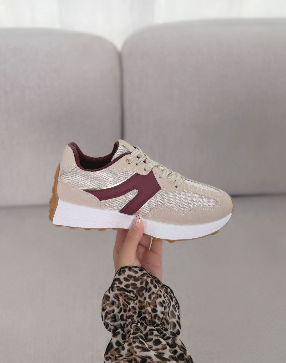 Baskets femme beige tendance à bandes bordeaux et plateforme épaisse blanche