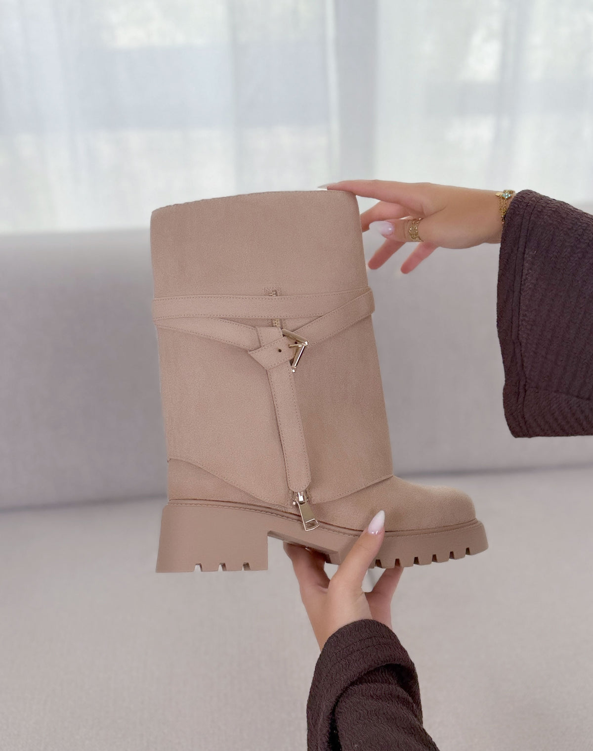 Bottines Chelsea beige fourrées Tige amovible avec lanières et boucle dorée