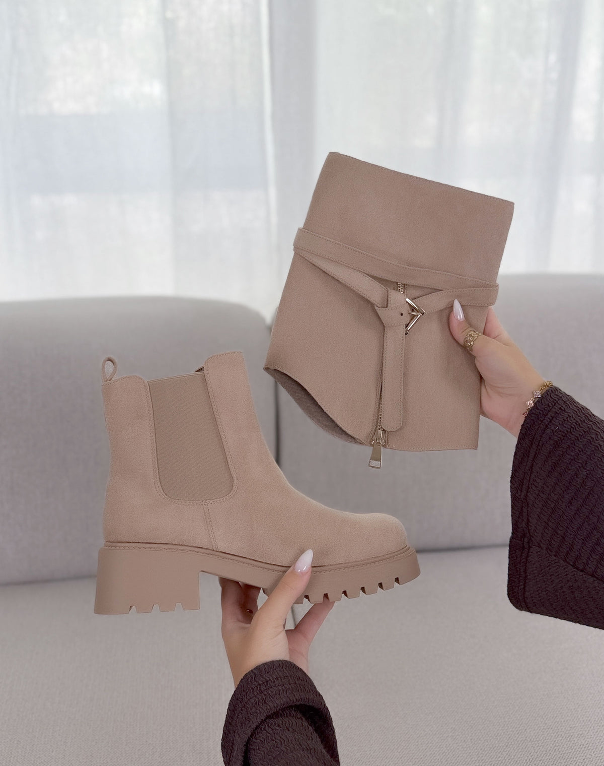 Bottines Chelsea beige fourrées Tige amovible avec lanières et boucle dorée
