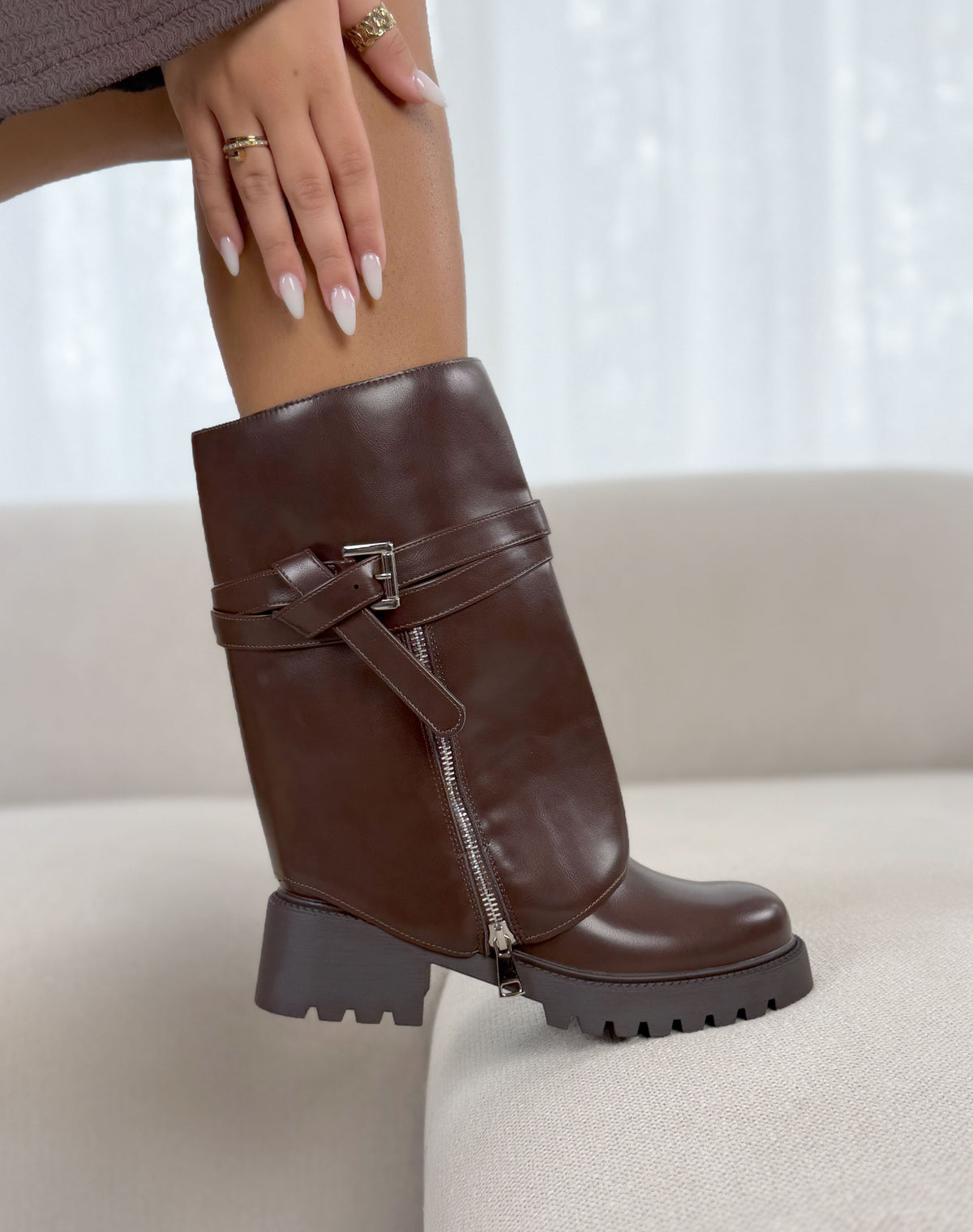 Bottines Chelsea marron fourrées Tige amovible avec lanières et boucle argentée