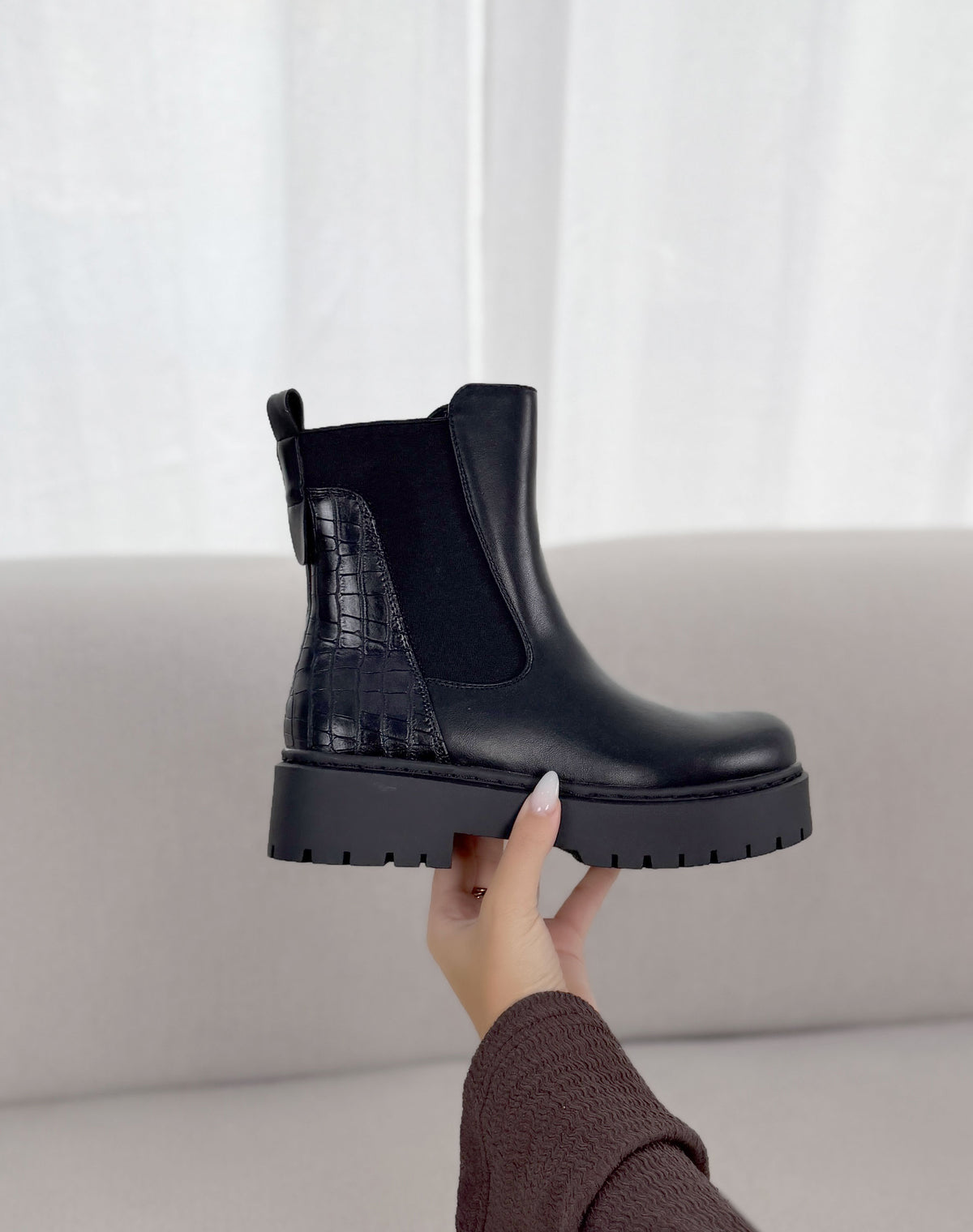 Bottines chelsea noires à effet croco et semelle plateforme