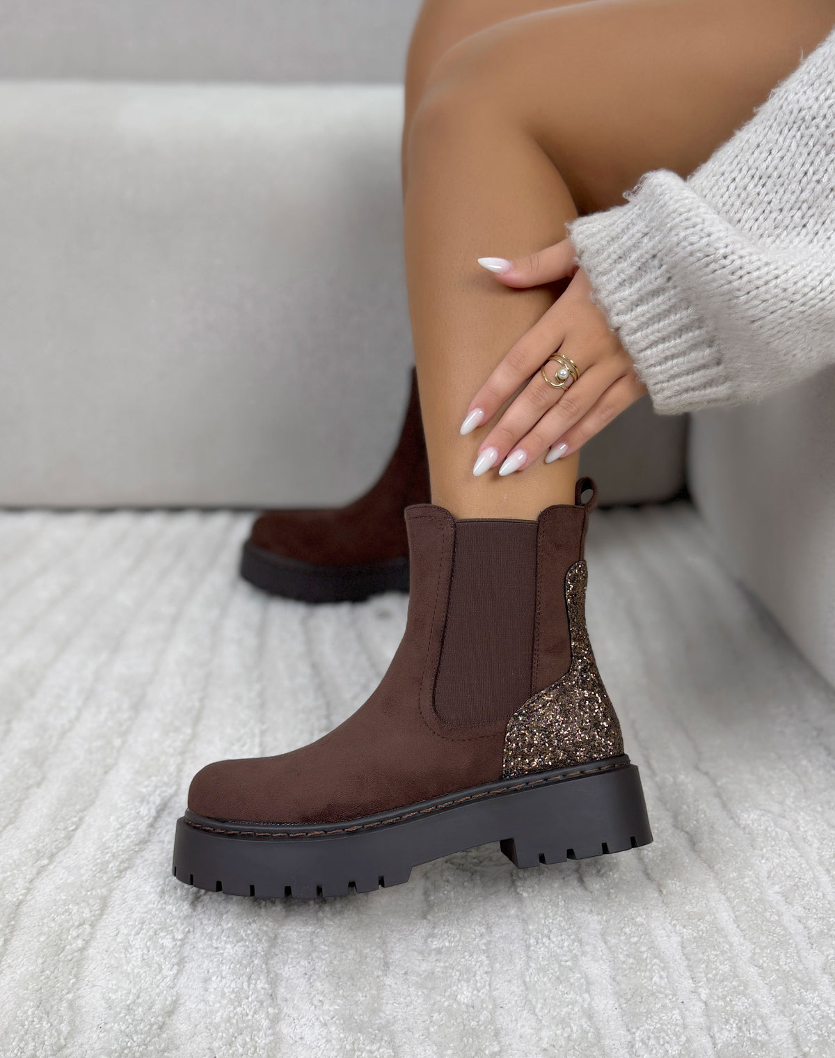 Bottines Chelsea femme marron tendance avec empiècement pailleté doré