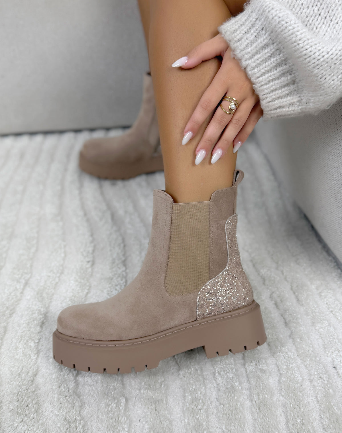 Bottines Chelsea femme beiges tendance avec empiècement pailleté