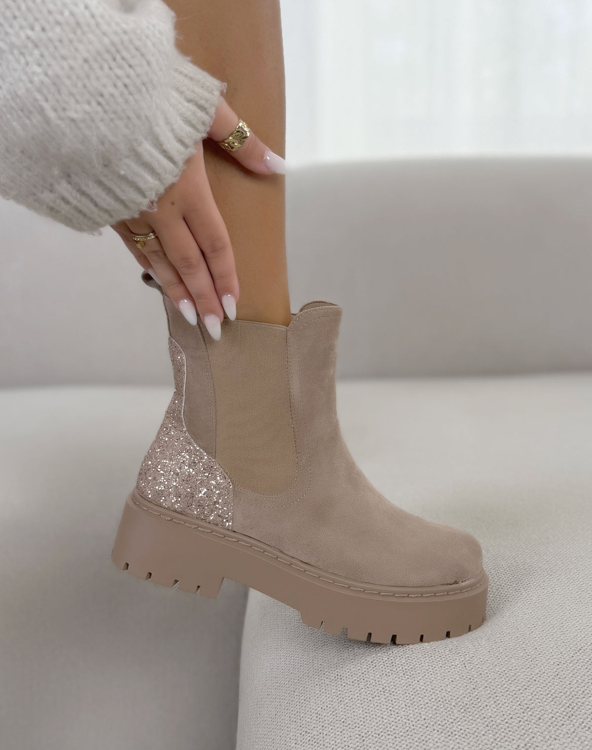 Bottines Chelsea femme beiges tendance avec empiècement pailleté
