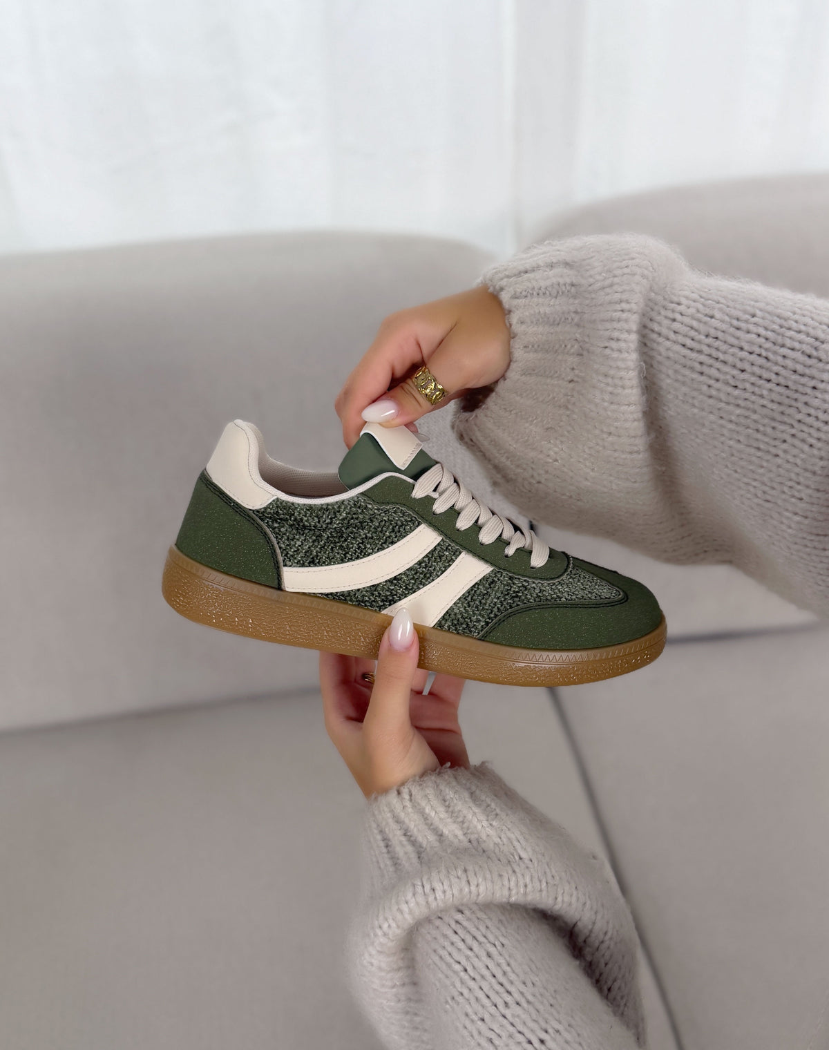 Basket femme verte tendance à lacets blancs et semelle gomme