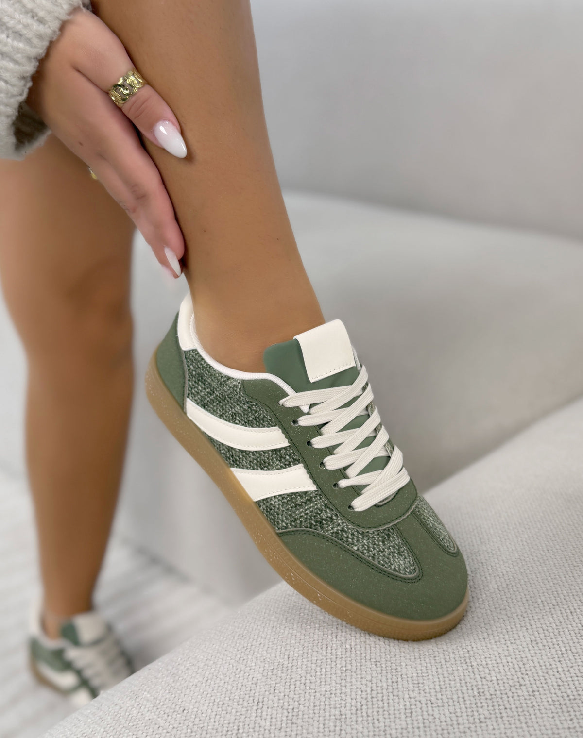 Basket femme verte tendance à lacets blancs et semelle gomme