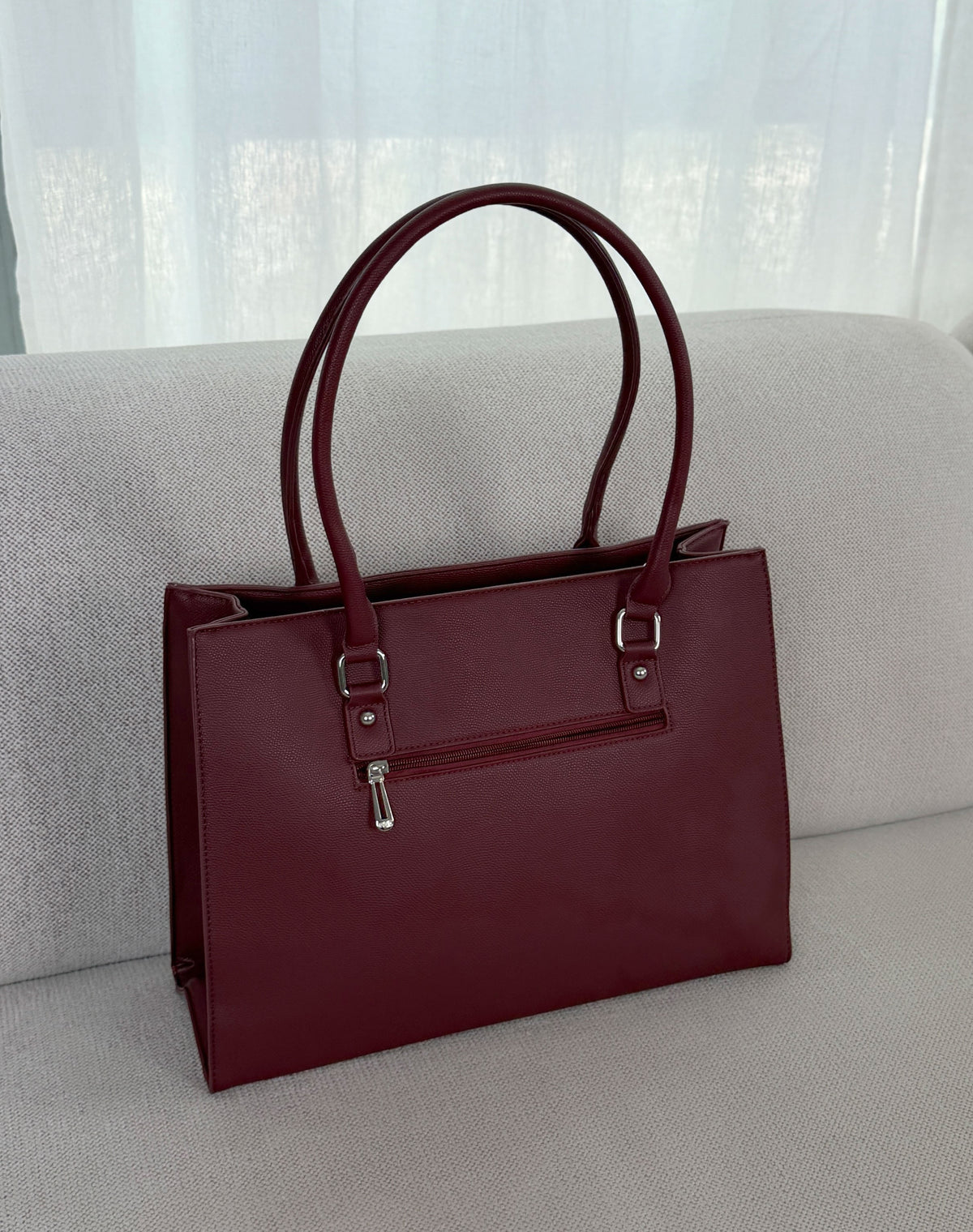 Grand sac femme bordeaux élégant effet grainé avec boucles argentées