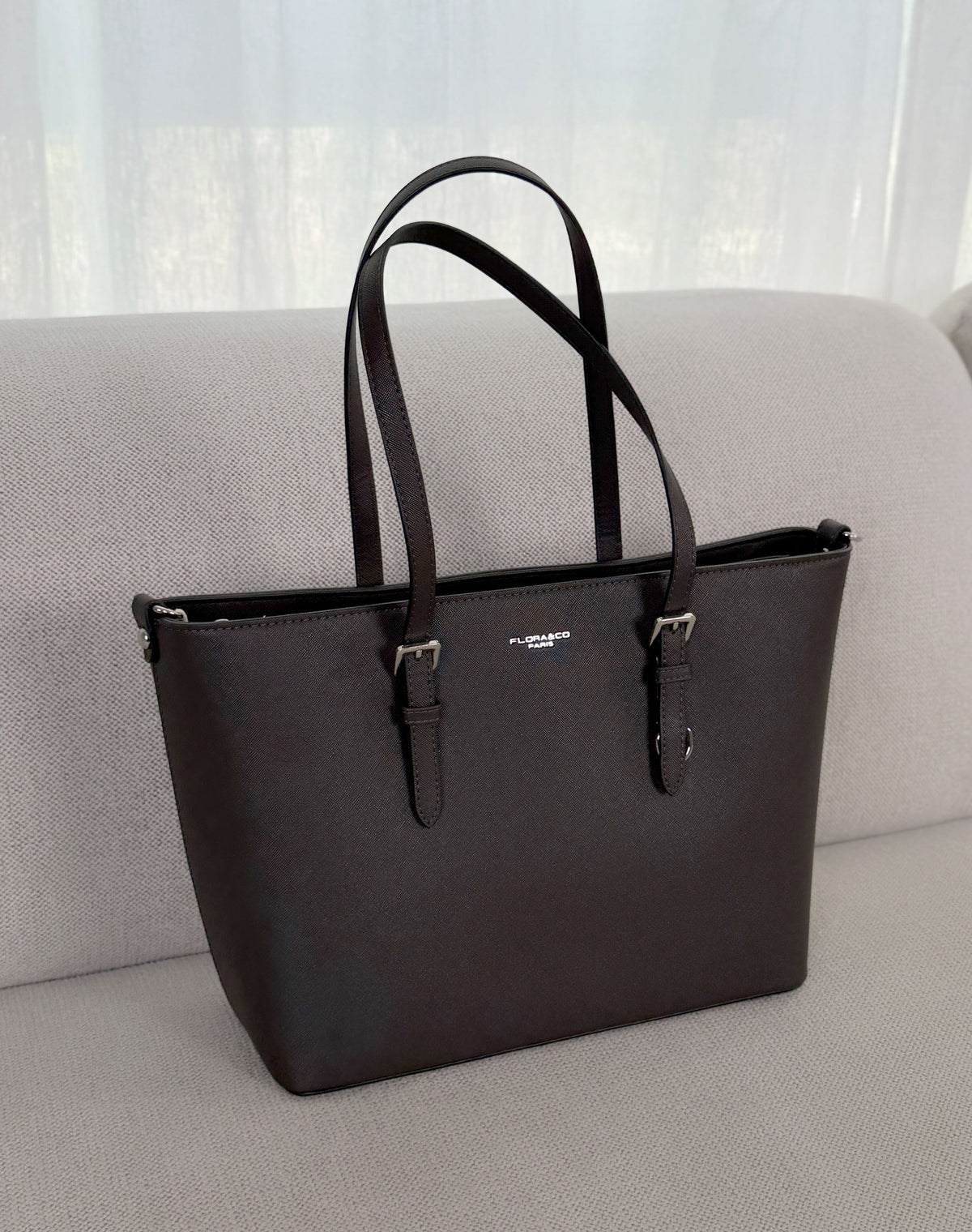 Grand sac femme marron élégant avec boucles argentées et intérieur fleuri