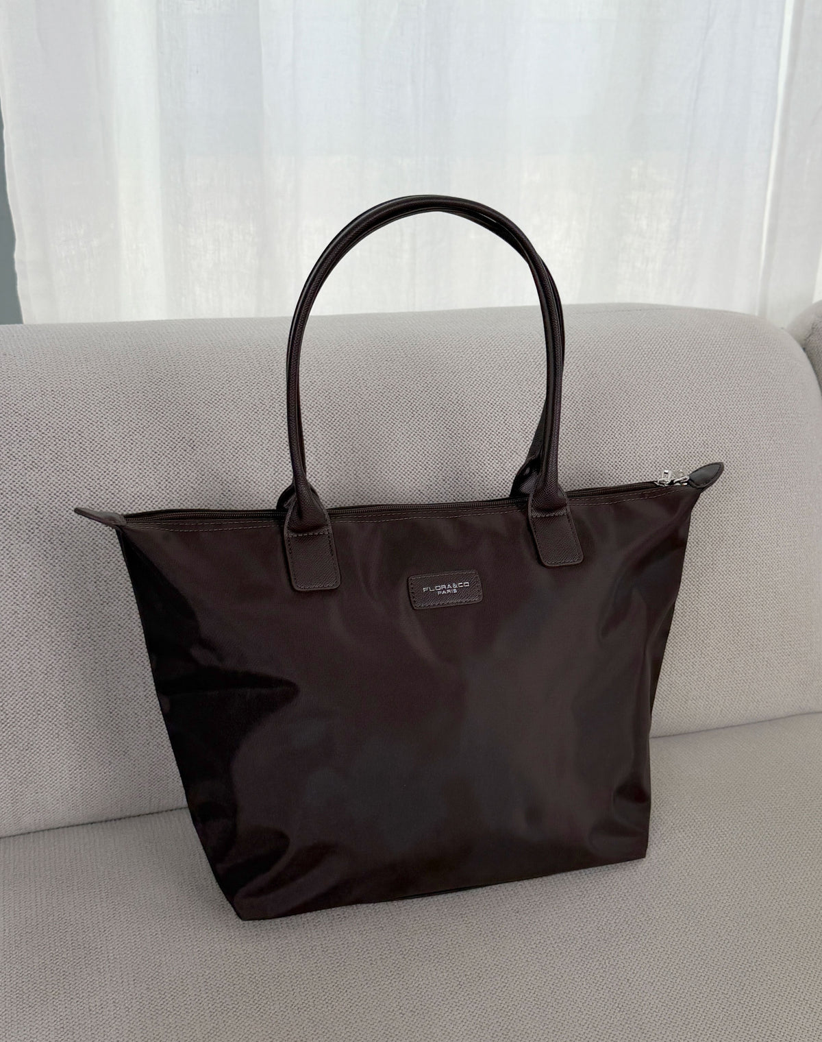 Grand sac cabas femme marron tendance effet nylon avec fermeture zippée